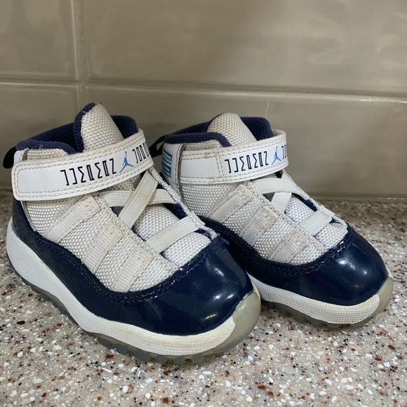 Nike Jordan 11 “win like ‘82” toddler sneakers - Picture 5 of 7
